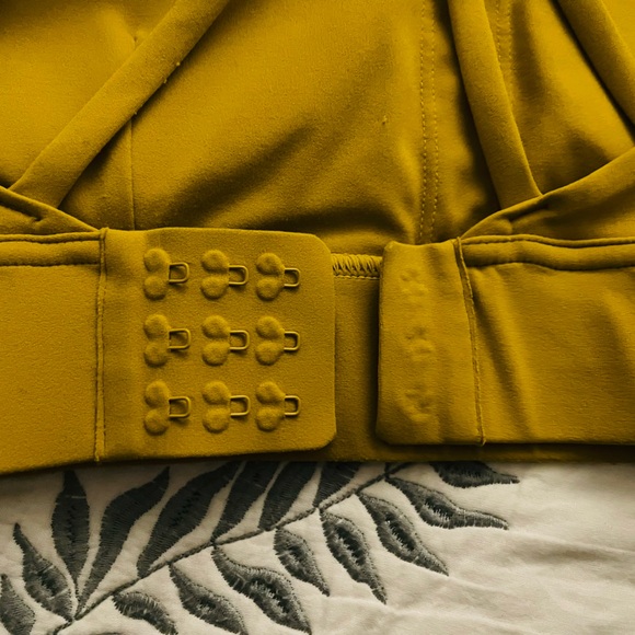 Women’s Peach Perfect Sports Bra Mustard Yellow Size M - Picture 5 of 5